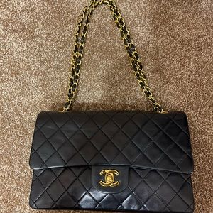 Chanel vintage classic flap in medium size